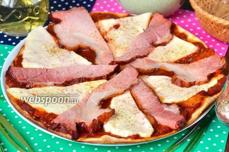 Фото рецепта Пицца с адыгейским сыром и копчёным мясом