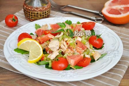 Фото рецепта Тайский салат с курицей и грейпфрутом