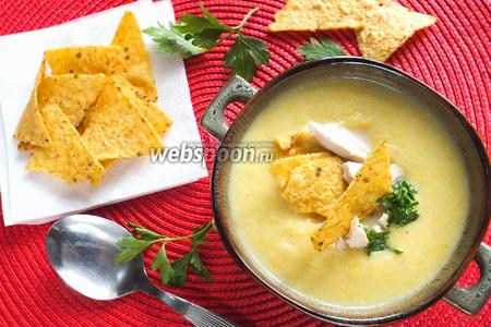 Фото рецепта Мексиканский кукурузный суп с начос