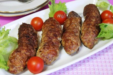 Фото рецепта Мясные колбаски с чесноком
