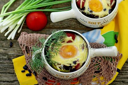 Фото рецепта Чёрная фасоль с грибами и яйцом