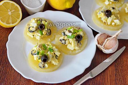 Фото рецепта Салат на кольцах ананаса
