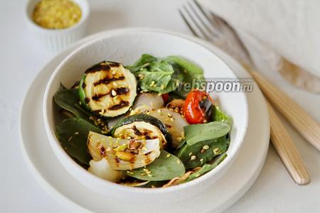 Фото рецепта Салат из запечённых овощей со шпинатом и фисташками