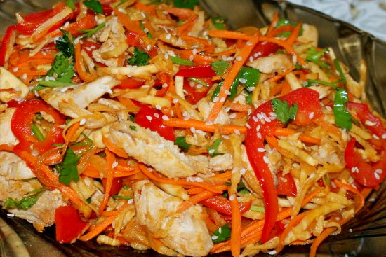 Азиатский салат с курицей