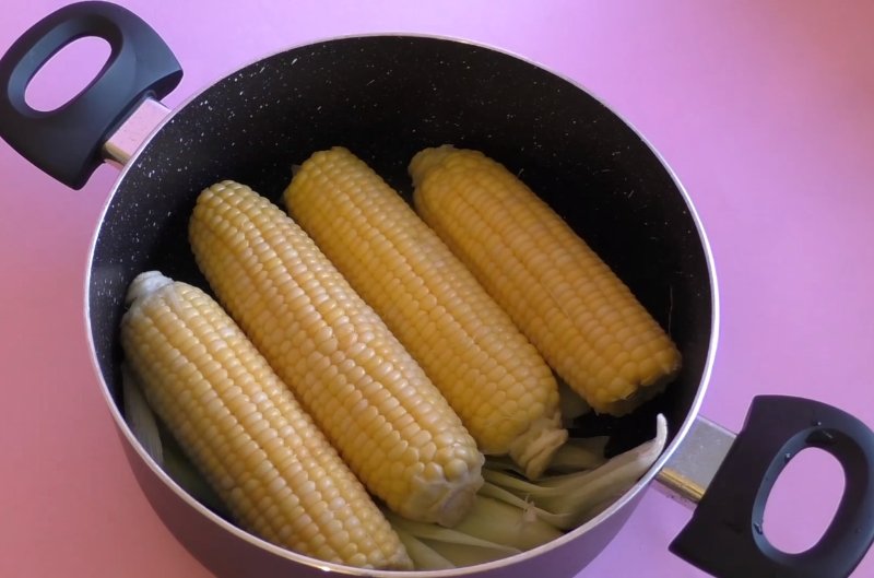 как правильно варить кукурузу с листьями