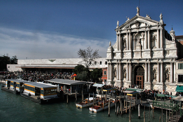 Здание вокзала в Венеции