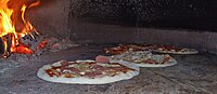 Pizza im Pizzaofen von Maurizio.jpg