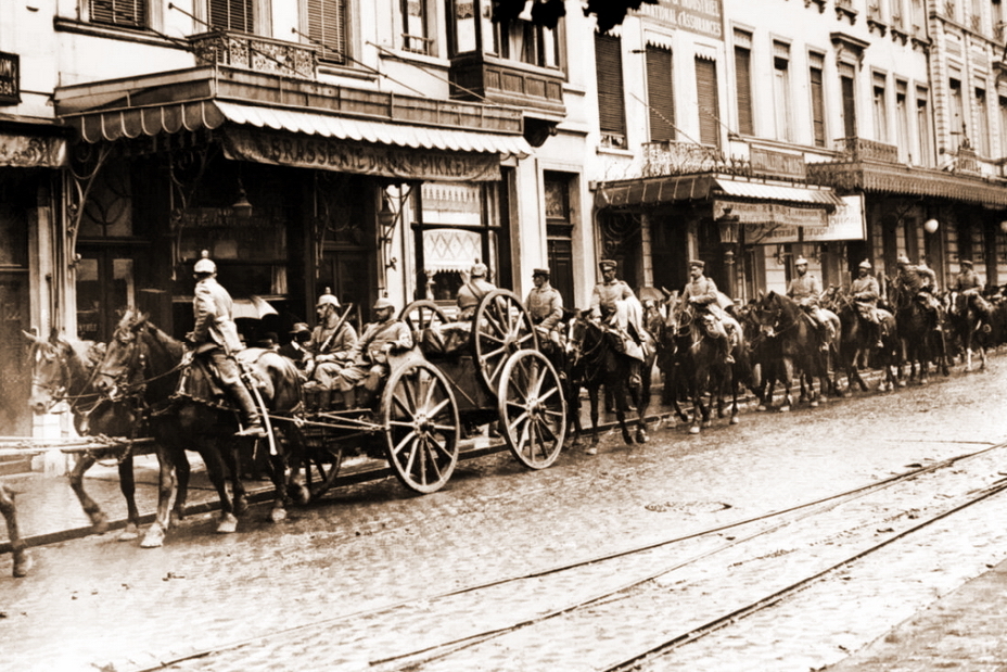 ​Колонна немецкой артиллерии проезжает по захваченному Брюсселю, 26 августа 1914 года - Чёрные годы фламандцев и валлонов 