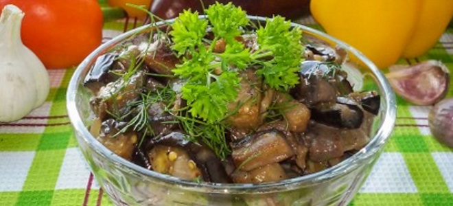 Салат с жареными баклажанами и грибами