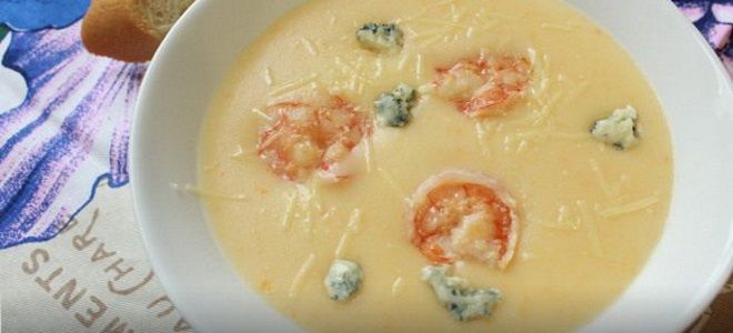 крем-суп из голубого сыра с креветками