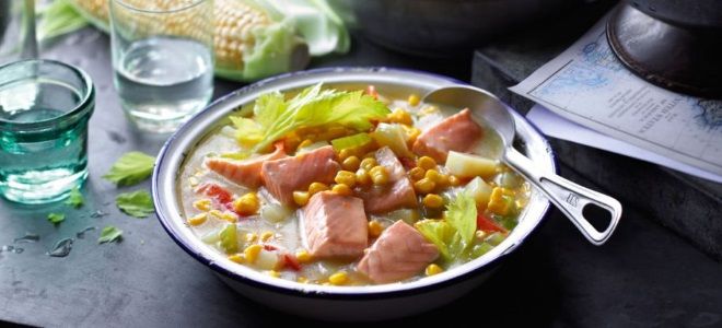 рыбный суп с сельдереем и красной рыбой