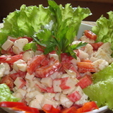 Простенький салат с крабовыми палочками