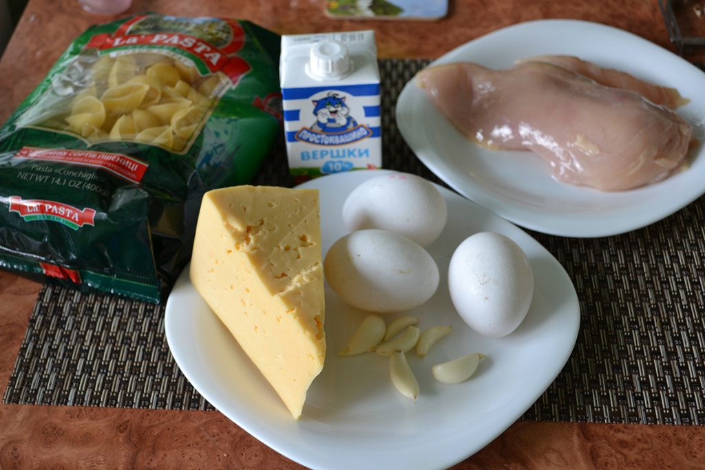 Фото рецепта - Макароны с соусом карбонара и куриной грудкой - шаг 1