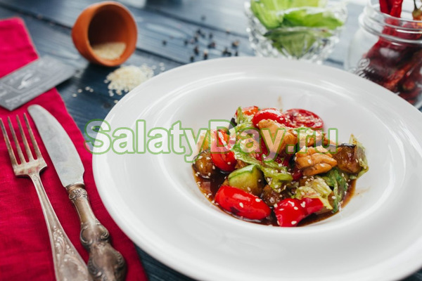 Пряный теплый салат с соусом терияки