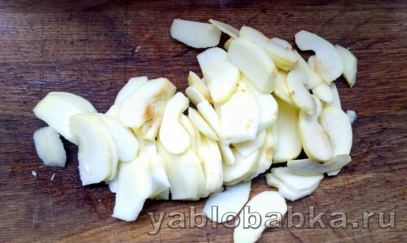 Шарлотка с медом и яблоками без сахара: фото 8