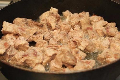 Рецепт гречки с свининой в горшочках. Гречка со свининой в горшочке.