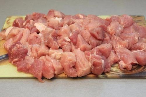 Рецепт гречки с свининой в горшочках. Гречка со свининой в горшочке.